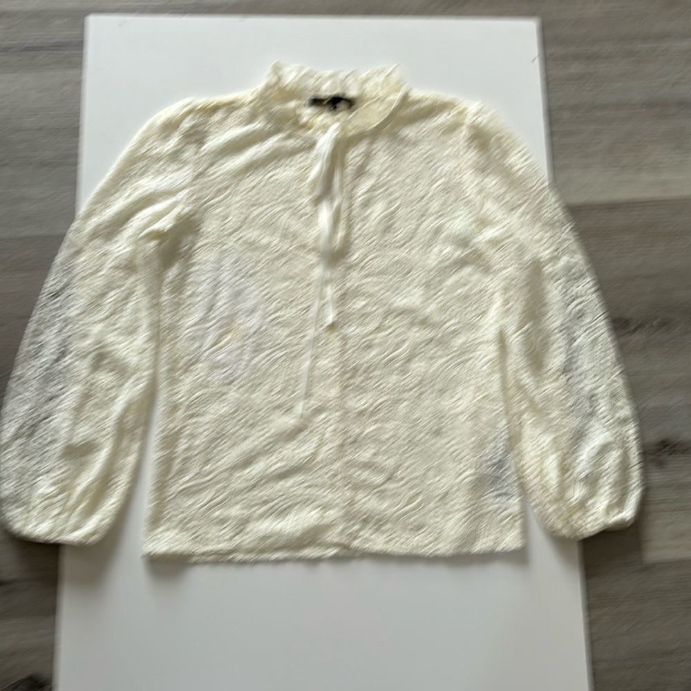 Lace long sleeve blouse 
Size S 
Good condition